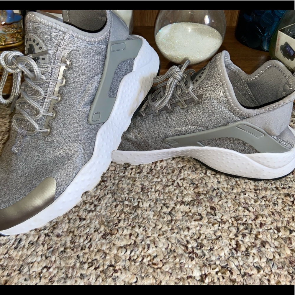 Nike Women’s Air Huaraches